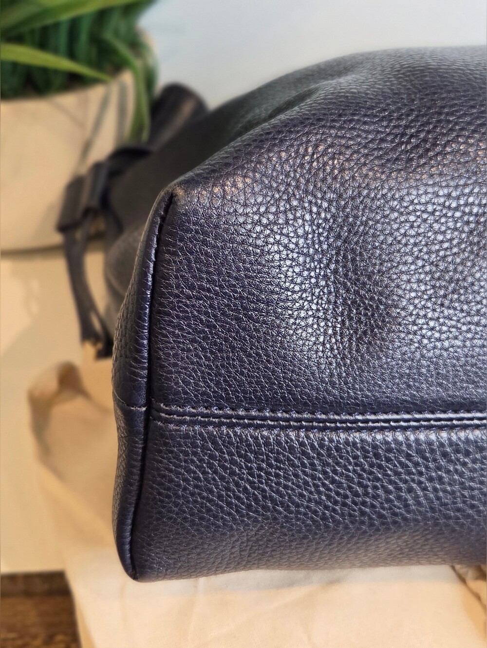 Tory Burch Navy Pebbled Leather Chain-Handle Tote with Wallet & Dustbag. - Picture 6 of 16